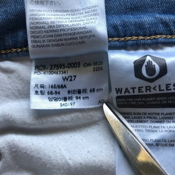 Levi’s 311 Sculpting Shaping Skinny Cropped Mid Rise Medium Wash Blue Jeans - Picture 16 of 16